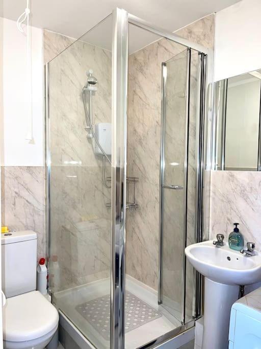 Crescent Loft - 1 Bed Apartment Goodmayes